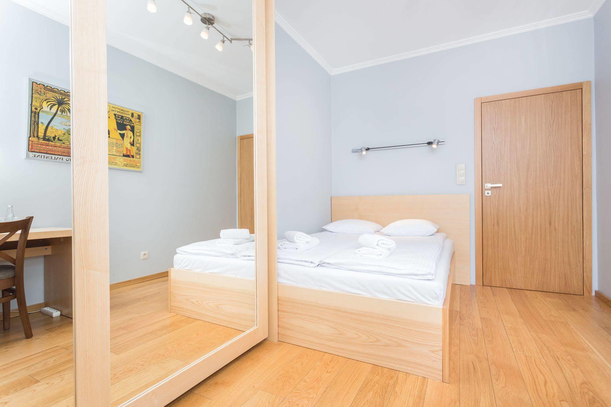 Inpoint Old Town Szeroka Apartments Краків Екстер'єр фото